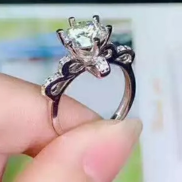 New 925 Silver Bowknot Flower Diamond Ring - Picture 2 of 6